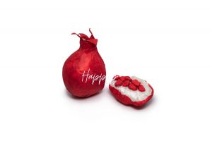 Grenade en papier de soie réalisée avec la technique Happap – Création artisanale et décorative.