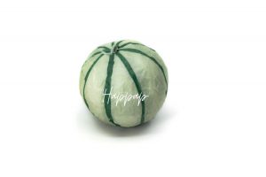 Melon en papier de soie réalisé avec la technique Happap – Création artisanale et décorative.