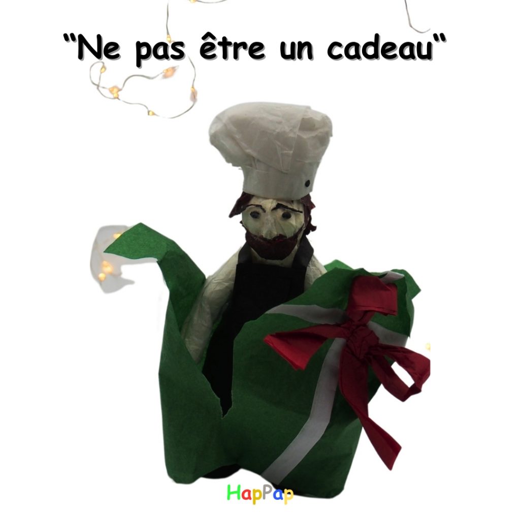 Personnage Petit Chef en papier de soie tenant un cadeau, illustration de l’expression française « ne pas être un cadeau »